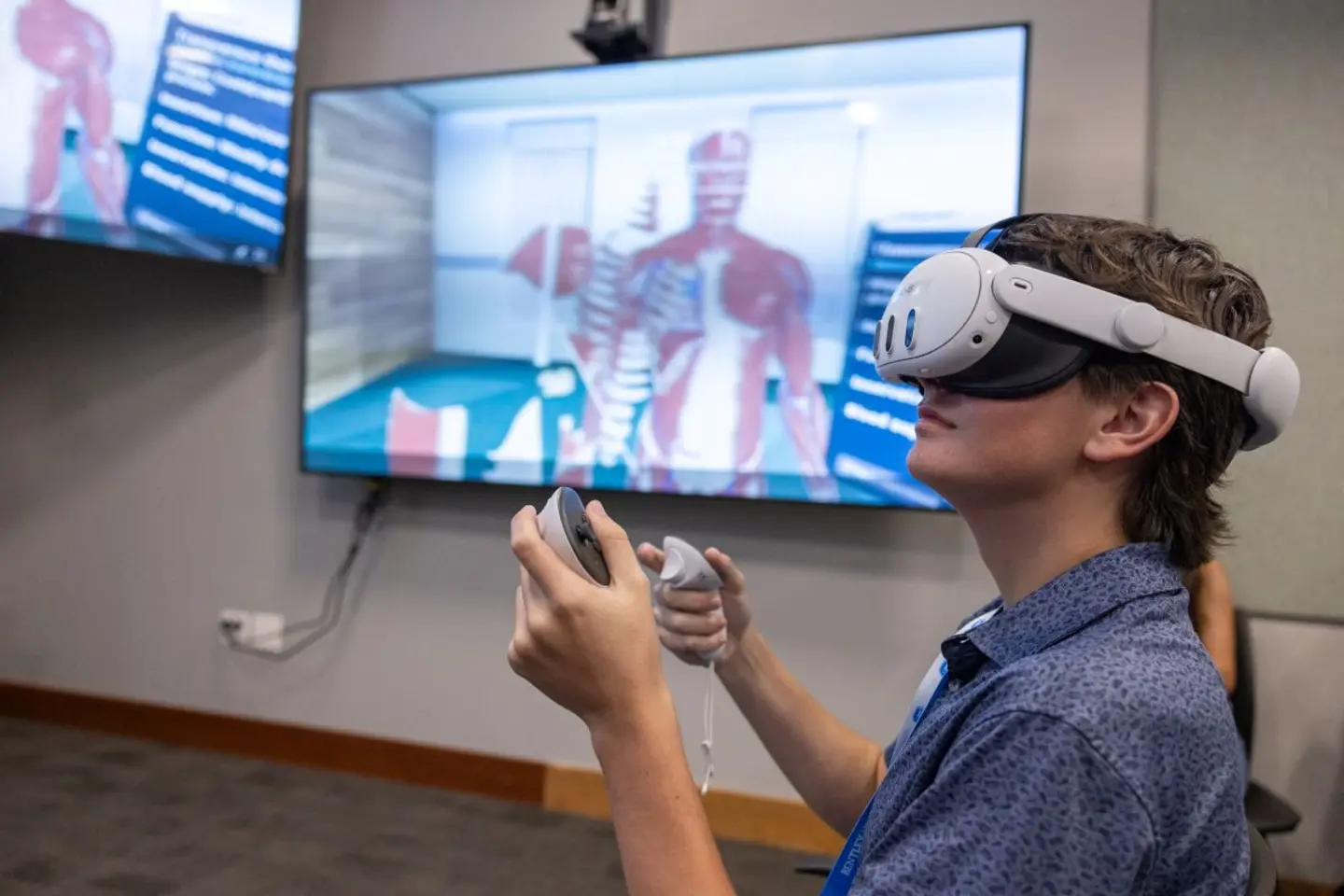 Student utilizing VR for health precollege course
