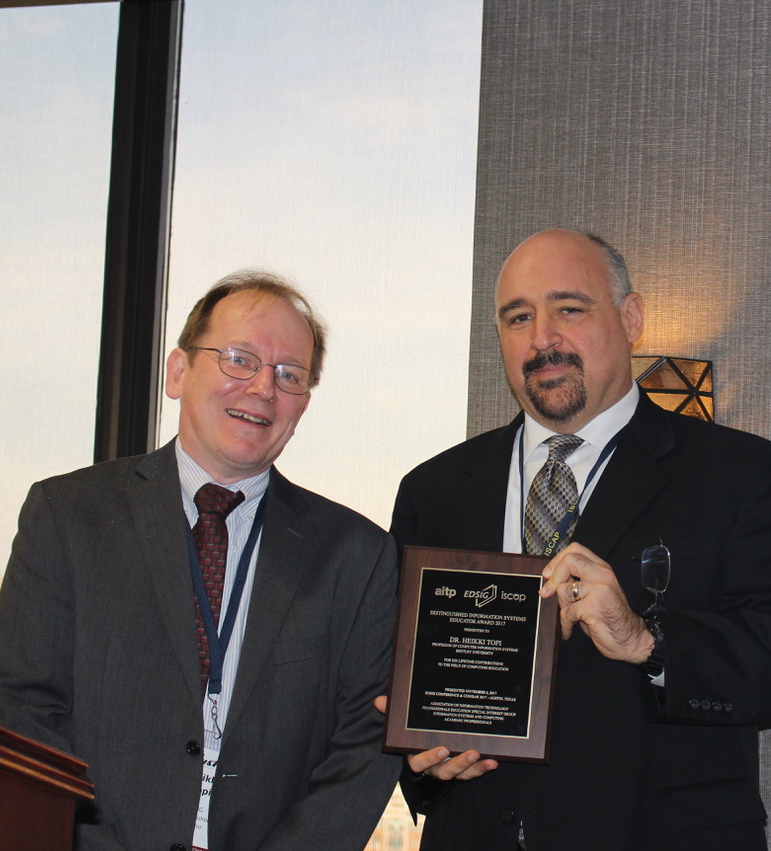 Heikki Topi Receiving Award from Jeffry Babb