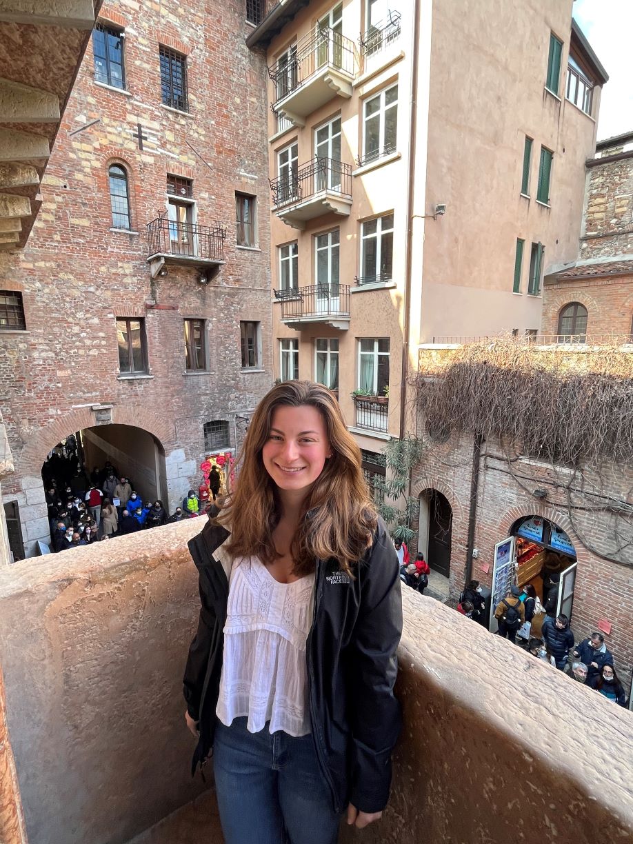 Julia MacIsaac on Juliet's balcony in Verona, Italy