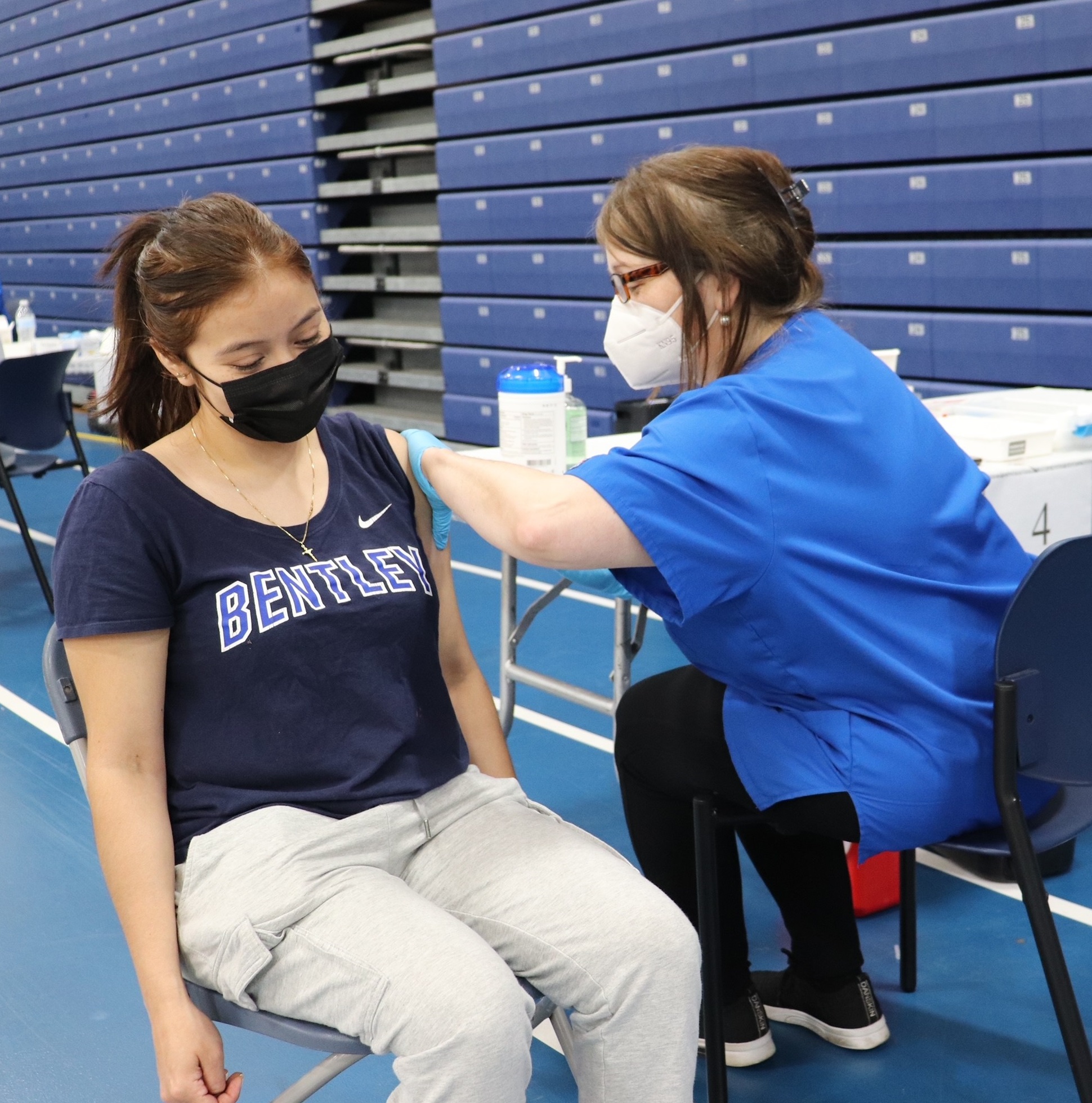 A Bentley student getting vaccinated