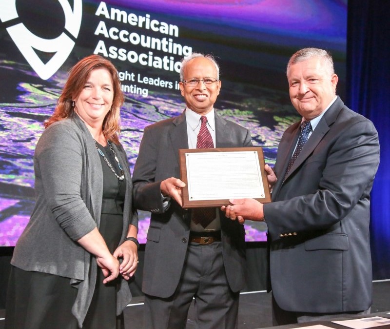 Professor Gujarathi accepting the 2018 Outstanding Accounting Educator Award from the American Accounting Assocation.