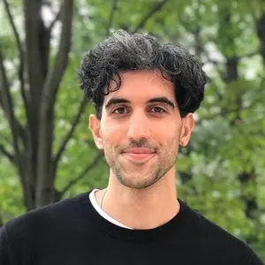 Headshot of graduate student Neil "Yo" Deshpande
