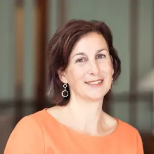 Headshot of Suzanne Dove