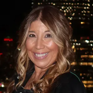 Joanne Borzakian Ouellette ’85, P ’20 ’23