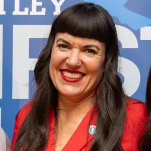 Headshot of Jane De León Griffin