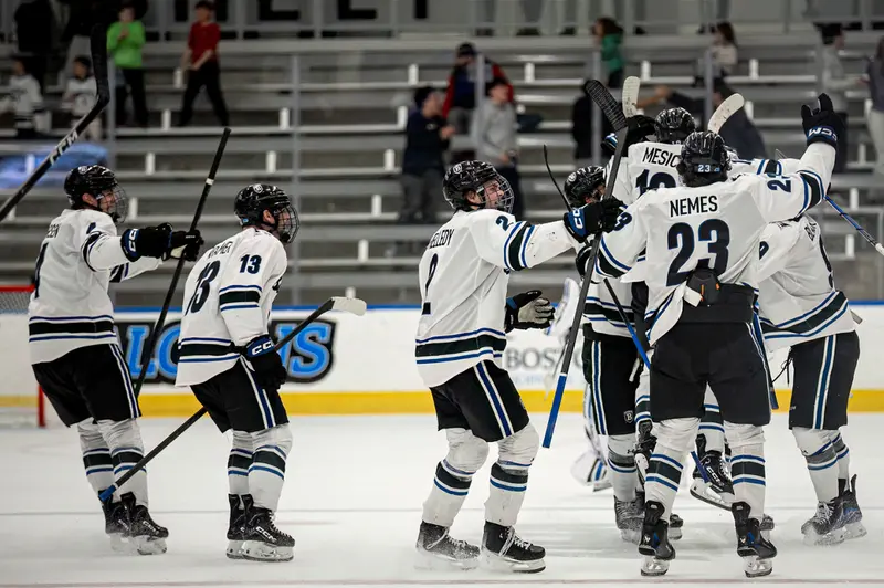 Bentley Hockey - On to the championship!