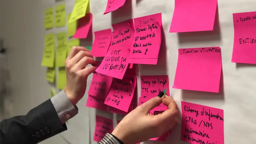 Hands with post it notes.