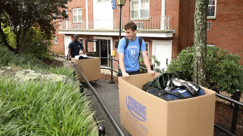 student at move in day