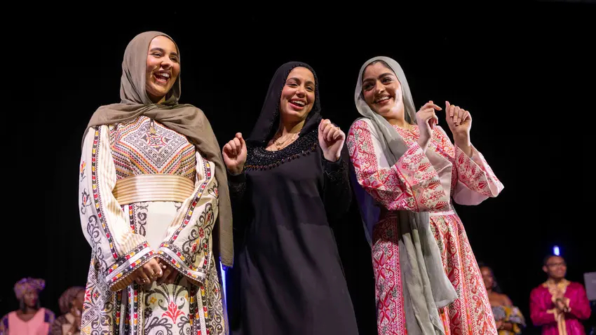 3 Women on stage
