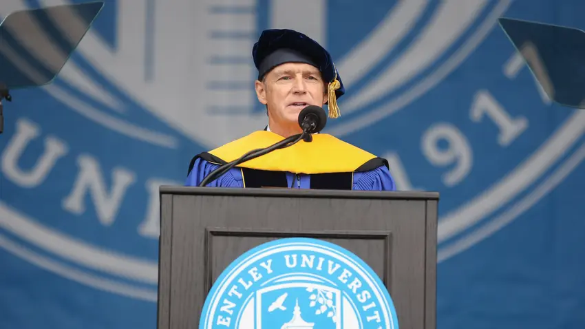 Joe Preston delivers the commencement keynote address 
