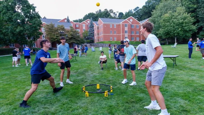 Bentley students play spike ball during Class of 2028 move-in week