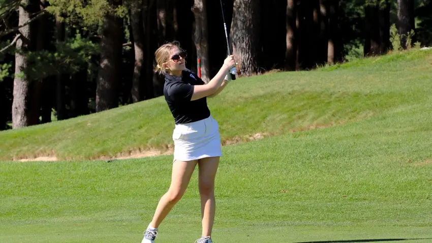 Bentley Women's Golf Co-Captain Kaitlyn McCarthy ’25 on the golf course