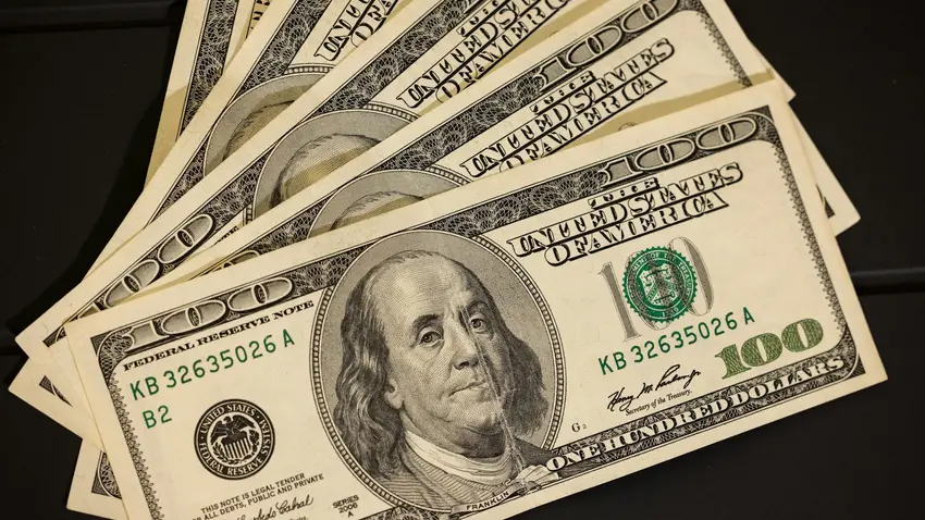 Money in 100 Dollar Bills