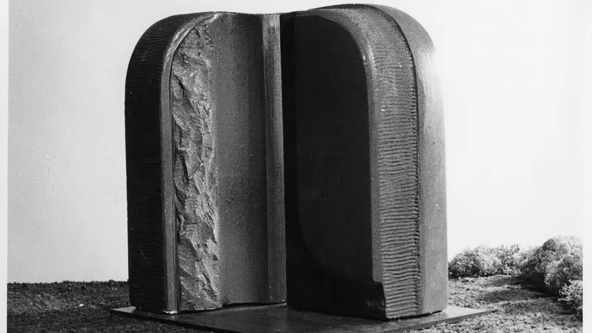 Bentley sculpture "Portal"