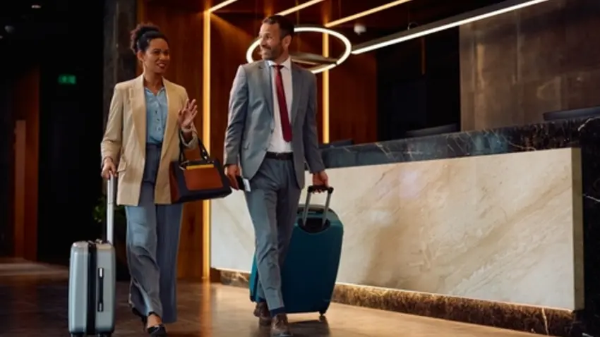 businesswoman talking to her colleague while arriving at the hotel