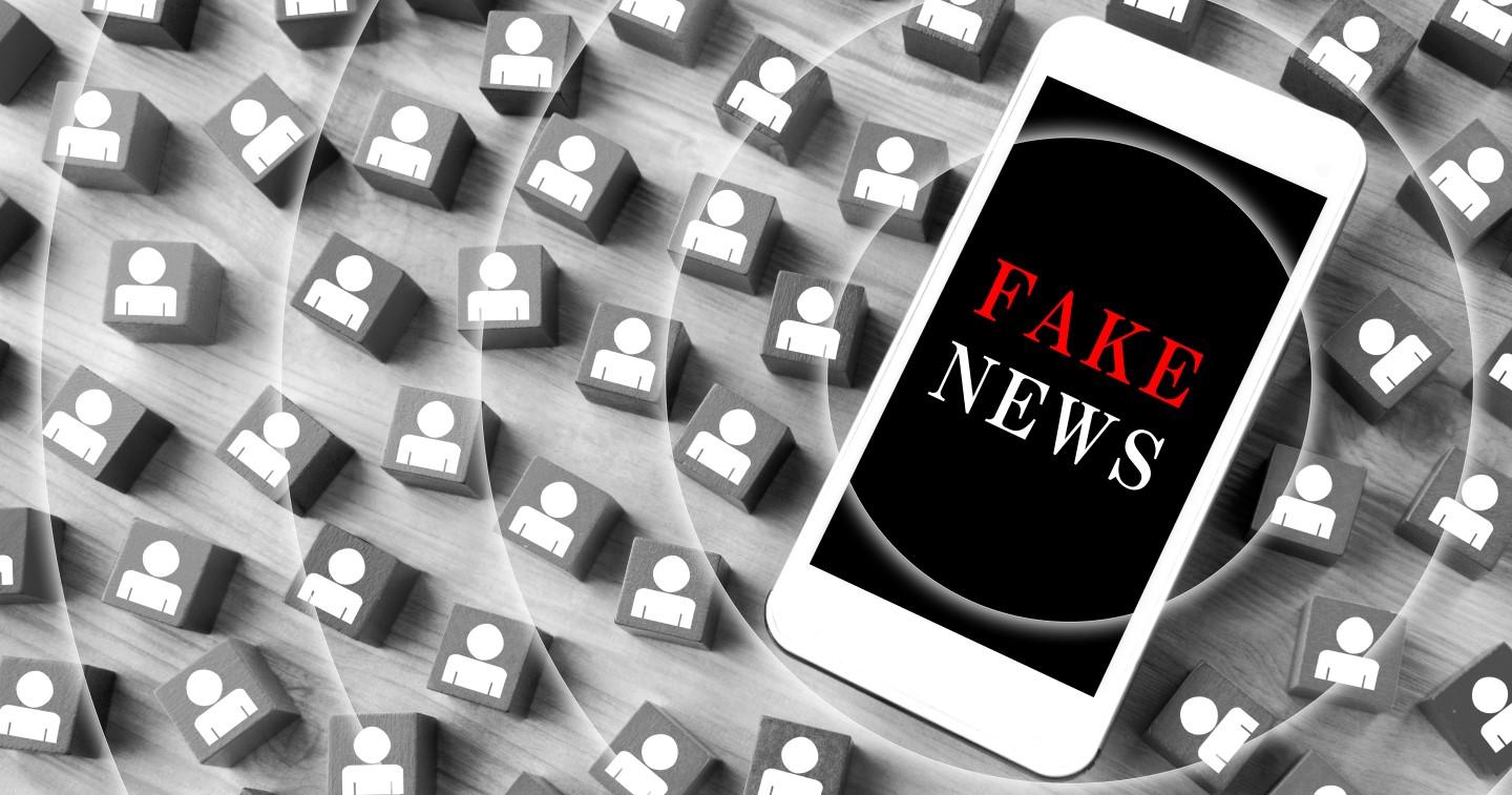 Smartphone with "Fake News" headline