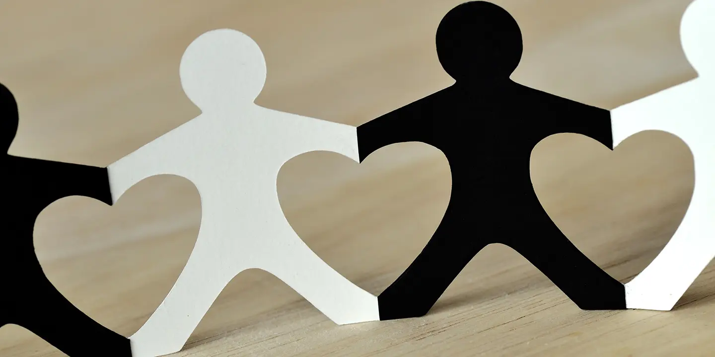 Paper chain of alternating black and white figures